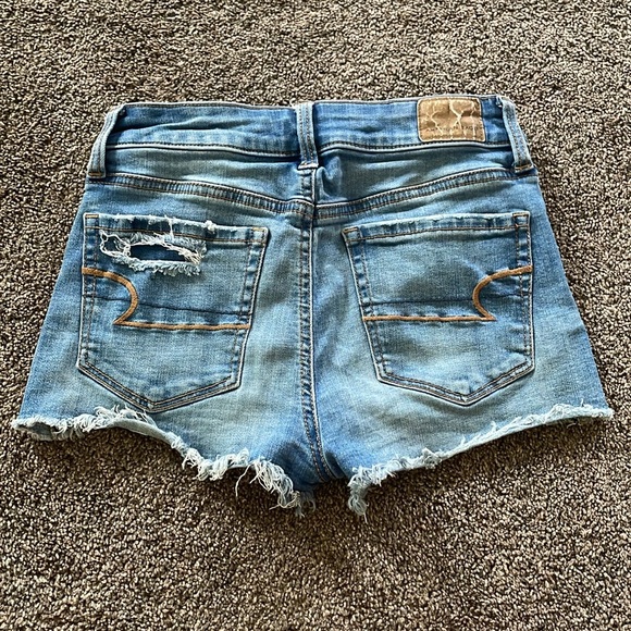 They are blue jean shorts size 00 in US. - Picture 2 of 3